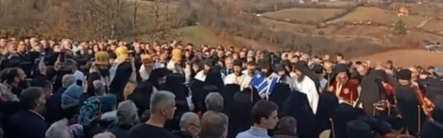 ČUDO BOŽIJE na sahrani raščinjenog episkopa Artemija: Svi su u ovom trenutku pogledali u nebo (VIDEO)