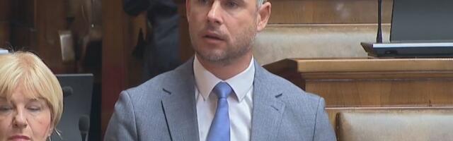 Aleksić (NPS): Vučić Srbijom upravlja kao mafijaškim klanom