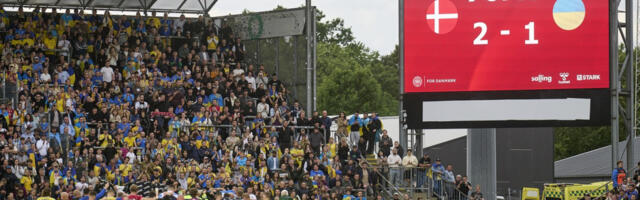 (VIDEO) Evo kako je izgledao trenutak kada se Eriksen srušio: Muk na stadionu, lekari hitno utrčali