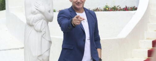 "MOJA ŽENA ZNA ZA SVE LJUBAVNICE" Pevač bez dlake na jeziku o aferama: Nijedna nije znala da je oženjen, a supruzi priznao sve: Ona je moj junak...