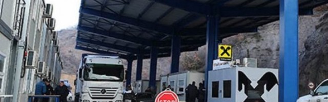AMSS UPOZORAVA: Mestimično vlažni kolovozi i smanjena vidljivost, zadržavanja na granicama za teretna vozila od TRI DO ČETIRI SATA