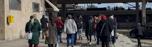 Niški funkcioneri i zaposleni u javnom sektoru otišli vozom za Beograd na Vučićev skup