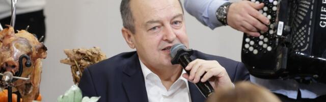 Zapevao Ivica Dačića: Poslušajte koju je pesmu odabrao na proslavi u Informeru