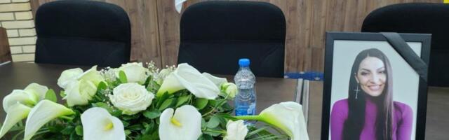 KOMEMORACIJA VRANJSKOJ ODBORNICI IRENI BOŽINOVSKI Prijatelji neutešni: Bila je dar, svetlost u našim danima, znala je da nasmeje, uteši, zagrli i ohrabri