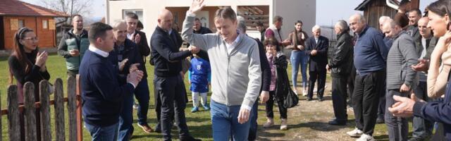 "SASLUŠAO NAS JE, SVAKA ČAST NA TOME" Ministar Glišić došao u Milatoviće da lično čuje muči narod i doneo dobre vesti: Stižu struja, voda i put (FOTO)