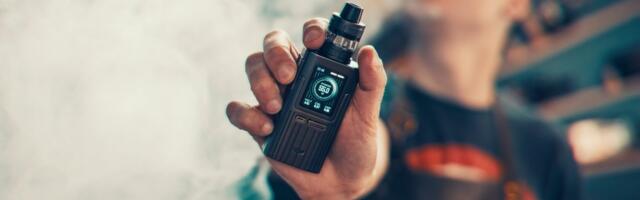 Šok prizor u parku: Životinja uhvaćena kako "puši" elektronsku cigaretu