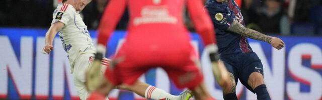 Golman Liona odbranio penal tako što ga je lopta pogodila u nezgodno mesto (FOTO/VIDEO)