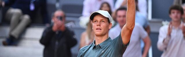 Siner lako do osmine finala Madrida: Jednim od najbizarnijih poena u karijeri došao do prvog seta /VIDEO/