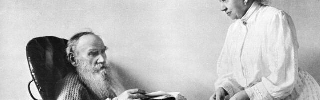 Rodila je 13 dece i prepisivala mu rukopise, ali opet nije valjala: Tolstoj je Sofiju polako lomio i uništavao!