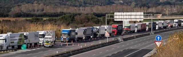 Kolaps na granicama: Kamioni čekaju i po pet sati