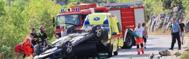 TRAGEDIJA NA HALKIDIKIKU: Majka i beba poginule u stravičnom sudaru sa cisternom, lekari se bore za život oca i drugog deteta