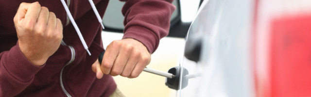 Ukrao auto pa pretio policijom, a razlog je neverovatan