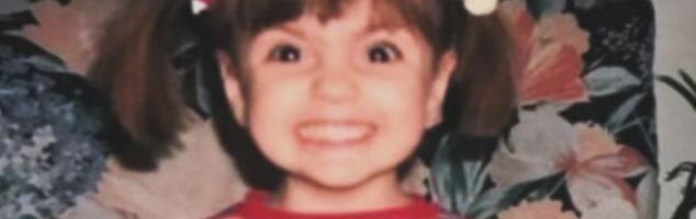 PREPOZNAJETE LI DEVOJČICU SA FOTOGRAFIJE? Ćerka je legendarnog pevača, često na meti osuda, a za sebe kaže da je sponzoruša (FOTO)