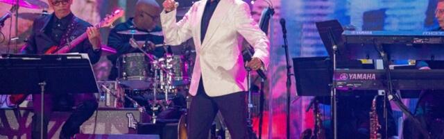 Legendarni pevač objavio da ma RAK PLUĆA: Odlaže predstojeće koncerte zbog operacije