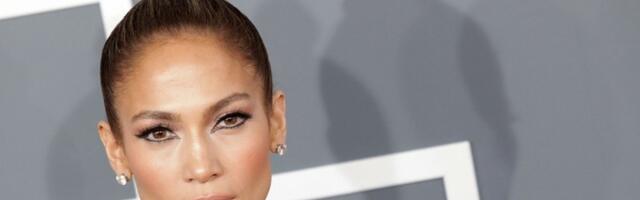 "Zašto joj se telefon tako SAVIJA?": Džej Lo objavila božićni selfi i svi se sprdaju zbog ČUDNOG DETALJA (FOTO)