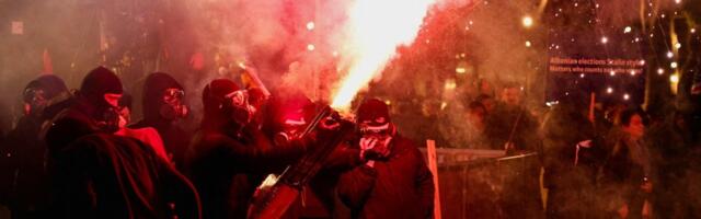 Tirana u plamenu! 1.400 specijalaca na ulicama: Molotovljevi kokteli lete na zgradu Vlade (FOTO/VIDEO)