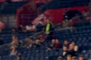 ŠTA JE OVO? Poluprazna arena nesporedno pred večiti derbi! Zvezda i Partizan biju bitku! (VIDEO)