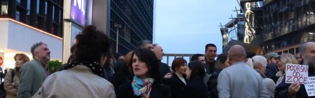 Pukli kao zvečka! Propao skup ispred "N1": Palo priznanje i od blokaderskog advokata (VIDEO)