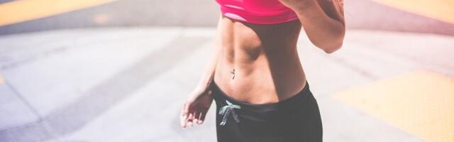 Zaboravite na beskrajne trbušnjake: 7 trikova za ravan stomak koji zaista tope masne naslage