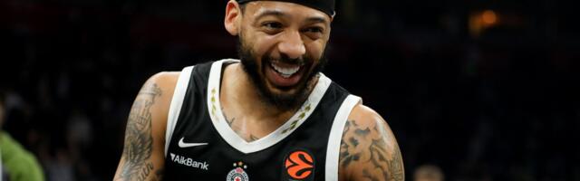 Karlik Džons podigao glas: "Čoveče, šta mi to radimo?! Jesam li jedini koji misli da je ovo ludost?"