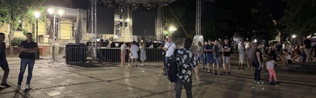 Kragujevčani prekinuli koncert Dušana Svilara (VIDEO)