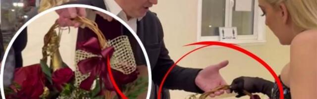 ZANOSNA PLAVUŠA UKRALA SVU PAŽNJU NA PROSLAVI PUNOLETSTVA! Supruga Borka Radivojevića blista, stigli POKLONI DO PLAFONA I PUNA KUTIJA PARA! (GALERIJA)