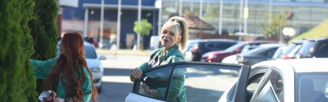 UDOVICA KONAČNO IMA RAZLOG ZA SREĆU! Nakon suza kuća na Bežanijskoj kosi PUNA LJUDI i SMEHA - evo ko je PRVI STIGAO