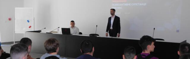 PSIHOAKTIVNE SUPSTANCE OKO NAS: Na zahtev roditelja učenika Tehničke škole u Loznici održano predavanje (FOTO)