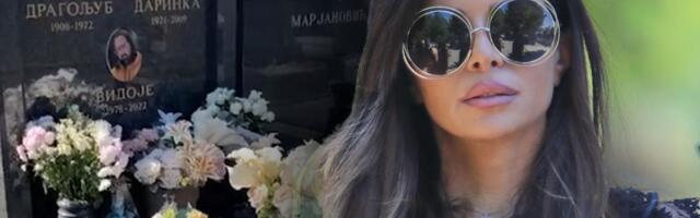 NIKOLINA PREMINULOM MUŽU REDOVNO ŠALJE SVEŽE CVEĆE NA GROB! Voditeljka iz daleka čuva spomenu na pokojnog Vidoja, ovo smo zatekli na njegovoj večnoj kući