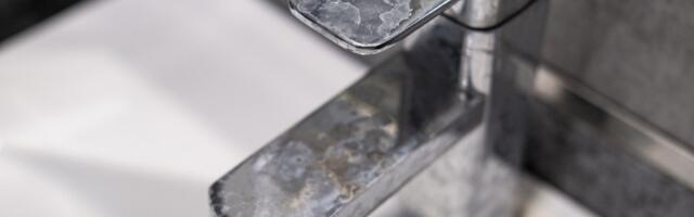 Zaboravite na kamenac na slavinama: Tri sastojka koja imate u kući vraćaju im stari sjaj
