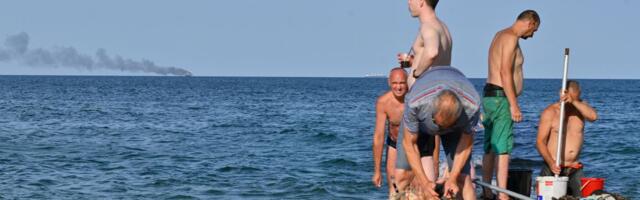 NESTVARNE SCENE Ukrajinski turisti se sunčaju dok Putinove bombe padaju u blizini letovališta