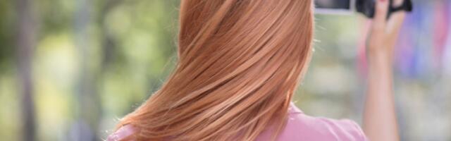 Roze-zlatna plava boja kose - novi jesenji trend