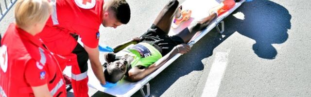 Pobedio na maratonu, pa legao na asfalt: Odnet na nosilima (FOTO)