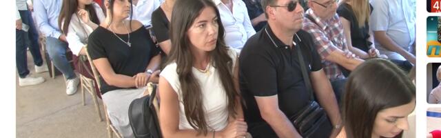 Šta nam rade medijski milijunaši (VIII): Otitis externa, anus - vranjski rečnik anatomije