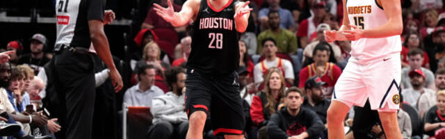 TURČIN NE ZNA ŠTA GA JE SNAŠLO Evo kako je Jokić &quot;posterizovao&quot; Šenguna, ovo je zakucavanje sezone u NBA ligi