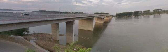 Jeziva scena na Pupinovom mostu, umalo tragedija! Vozači snimili ovo, pa se pomolili