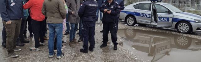 SRCE: Policija kapitulirala pred stranačkim falangama