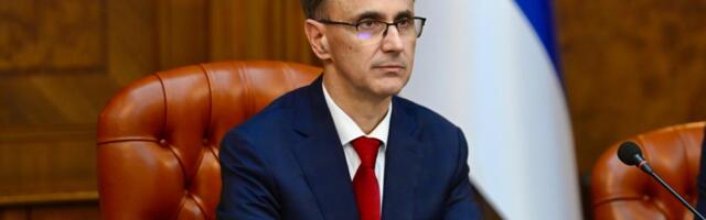 "SRBIJI SU POTREBNI MIR I DIJALOG!" Premijer Macut najoštrije osudio blokadersko nasilje u Beogradu: Sukobi s policijom nisu deo političke borbe!