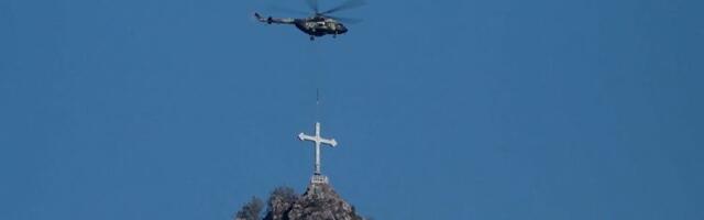 Vojske Srbije postavila krst na vrhu Titerovac kod Prijepolja
