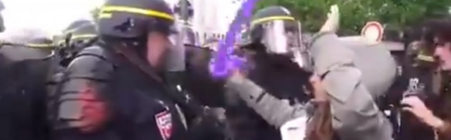 (ViDEO) Razotkriveni! Pripadnici Antifa pokreta glume kako ih batina policija