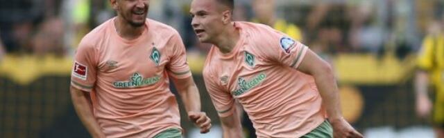 MILOŠ VELJKOVIĆ PONOSAN! Srpski fudbaler dobio mural u rodnom mestu njegovog oca!  (FOTO)