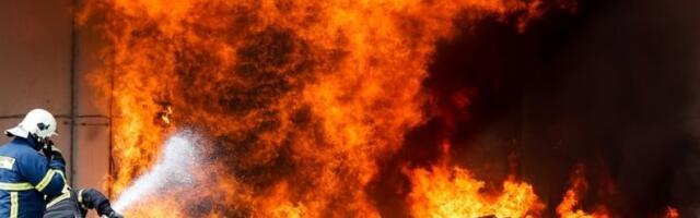 Požar u Aranđelovcu: Planulo u hali kompanije Bekament