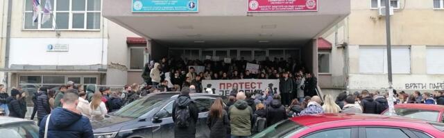Blokada Fakulteta sporta i Zaštite na radu, studenti na barikadama uprkos "ispunjenim" zahtevima Vučića
