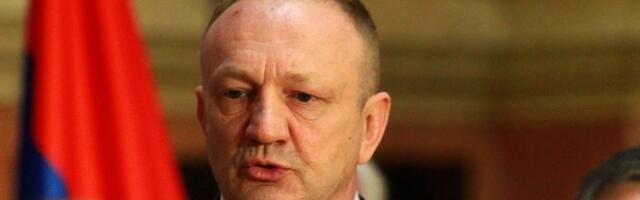 "Gospodine Picula, slikanjem s oružjem ste kompromitovali funkciju izaslanika Evropskog parlamenta"