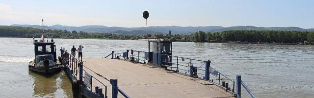 FOTO: Kamion završio u Dunavu u Futogu umesto na skeli