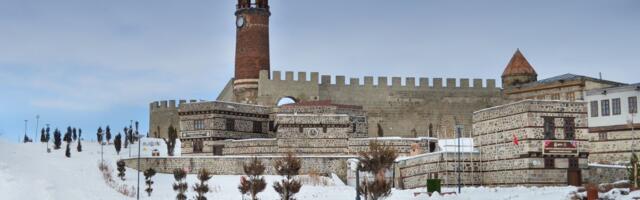 Otišli smo u Tursku, a završili na minus 20: Dok u Antaliji piju kafu, u Erzurumu se kriju u staklenim kockama