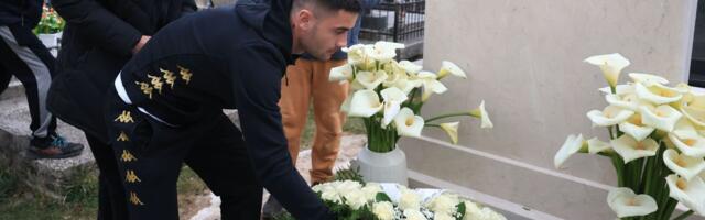 FK Partizan na grobu Andrije Delibašića /GALERIJA/