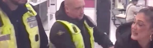 Karambol u Eliti, nezapamćene scene - obezbeđenje nije moglo da ih savlada! Pljunula ga, pa je izveli iz kuće