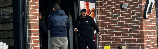 Najnovije informacije i prve fotografije sa lica mesta: Branko Lazić čisti lom posle požara u teretani /FOTO/