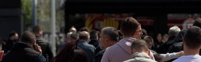 Ako želite da se upišete u knjigu žalosti za Duleta - požurite: Red sve duži, iznet još jedan sto ispred Arene